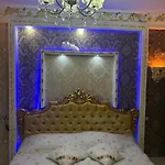 Blue Royal Apartment *