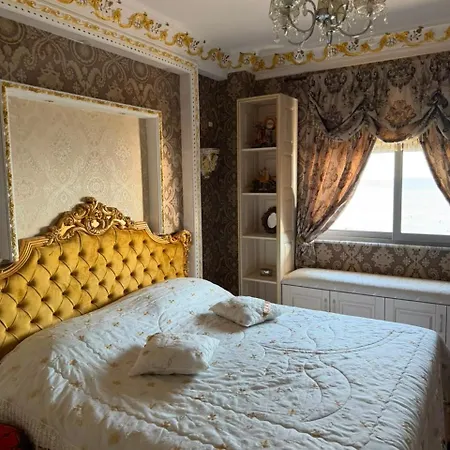 Blue Royal Sea View, Balcony & Beachfront Apartament Durrës